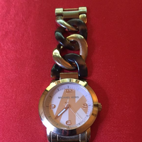 MICHAEL KORS RUNWAY ROSE GOLD TONE Watch - Picture 2 of 5